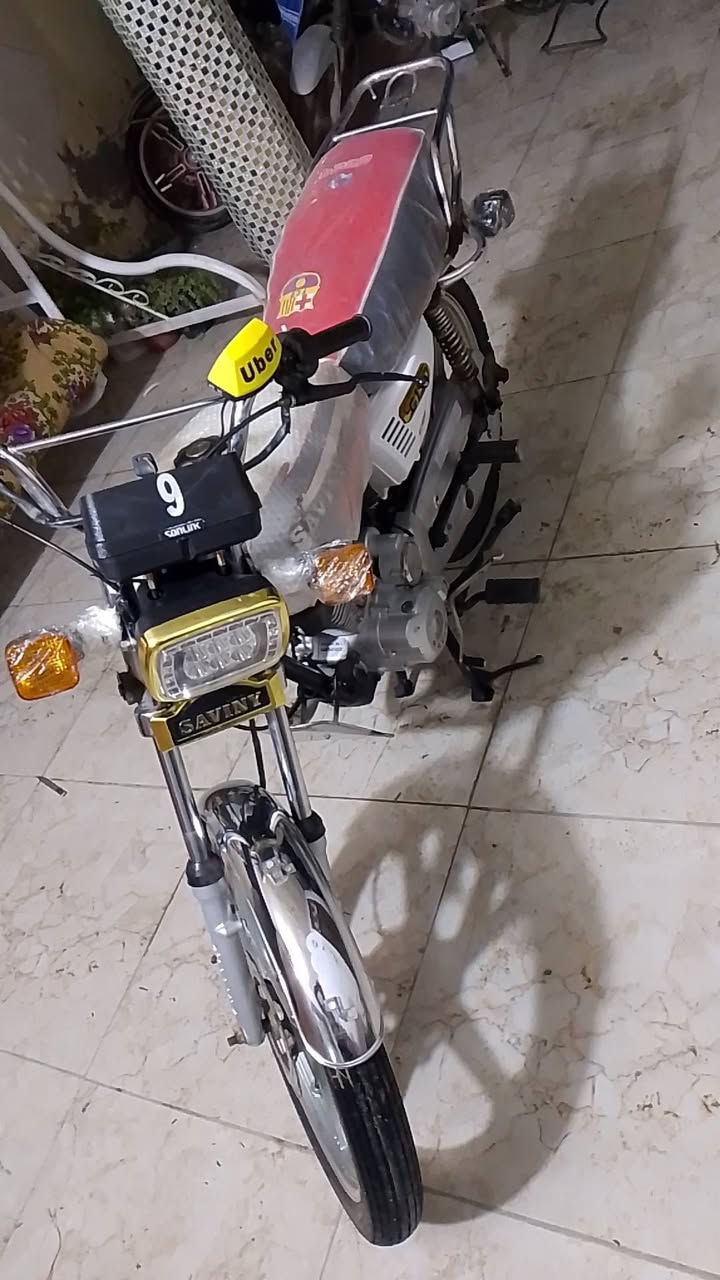 السلام عليكم 
سفانه للبيع 5 گير موديل 2021
اوراق كامله
دراجه مضمومه صدر كامل جديد كهربائيات كلها شغاله مكينه ناعمه وماتنسمع شلعه تشك الكاع ومعدل خير من الله 
دراجه مال جني 
سعر 475 ومجال حك الجيه
مكاني بابل مسيب 
رقمي ***********
