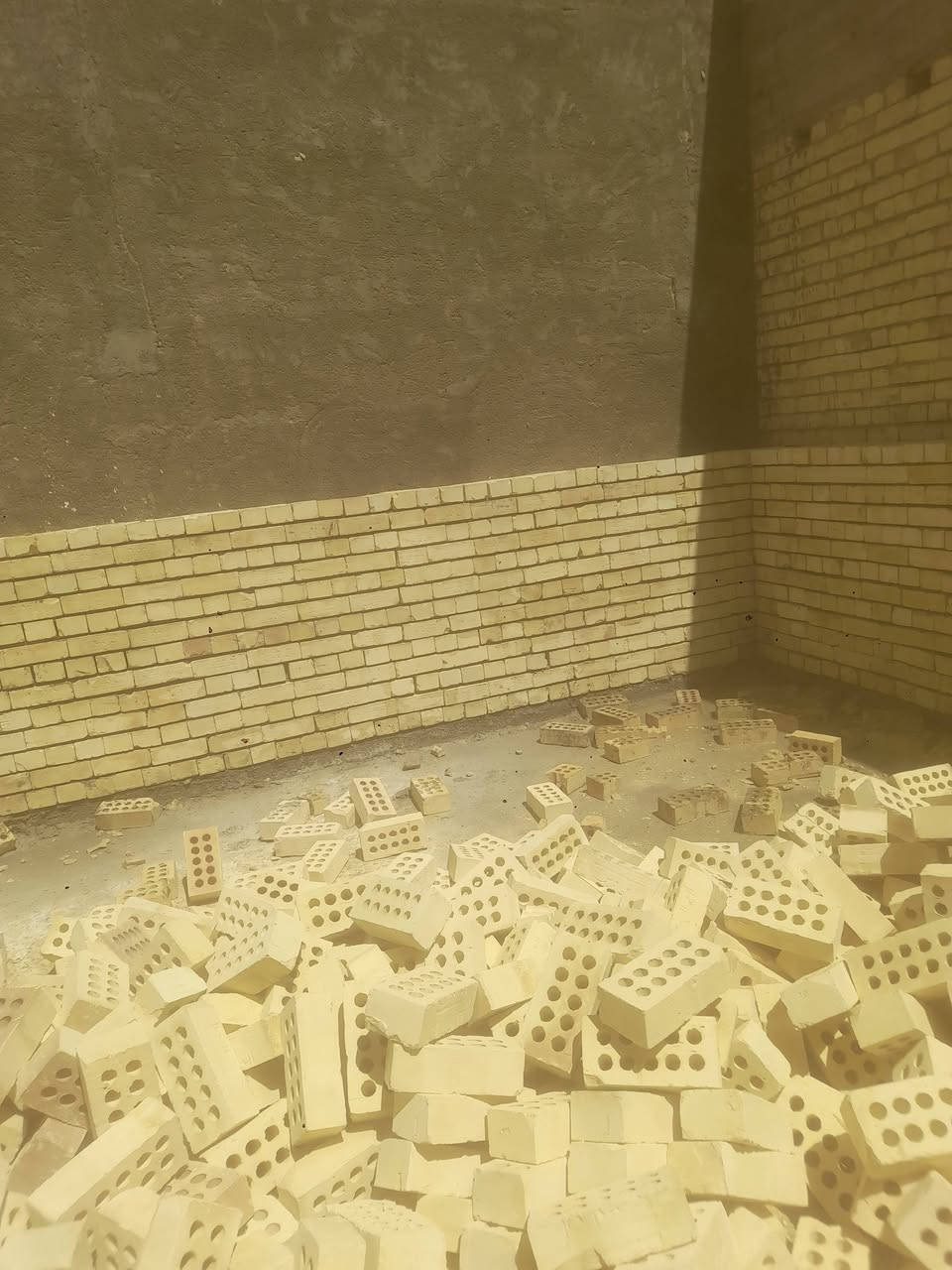 سلام عليكم خلفه بناء متفرق حالين شقل درجه اوله ستلام مهندس الرضي 350وطابق 450التواصل ***********
