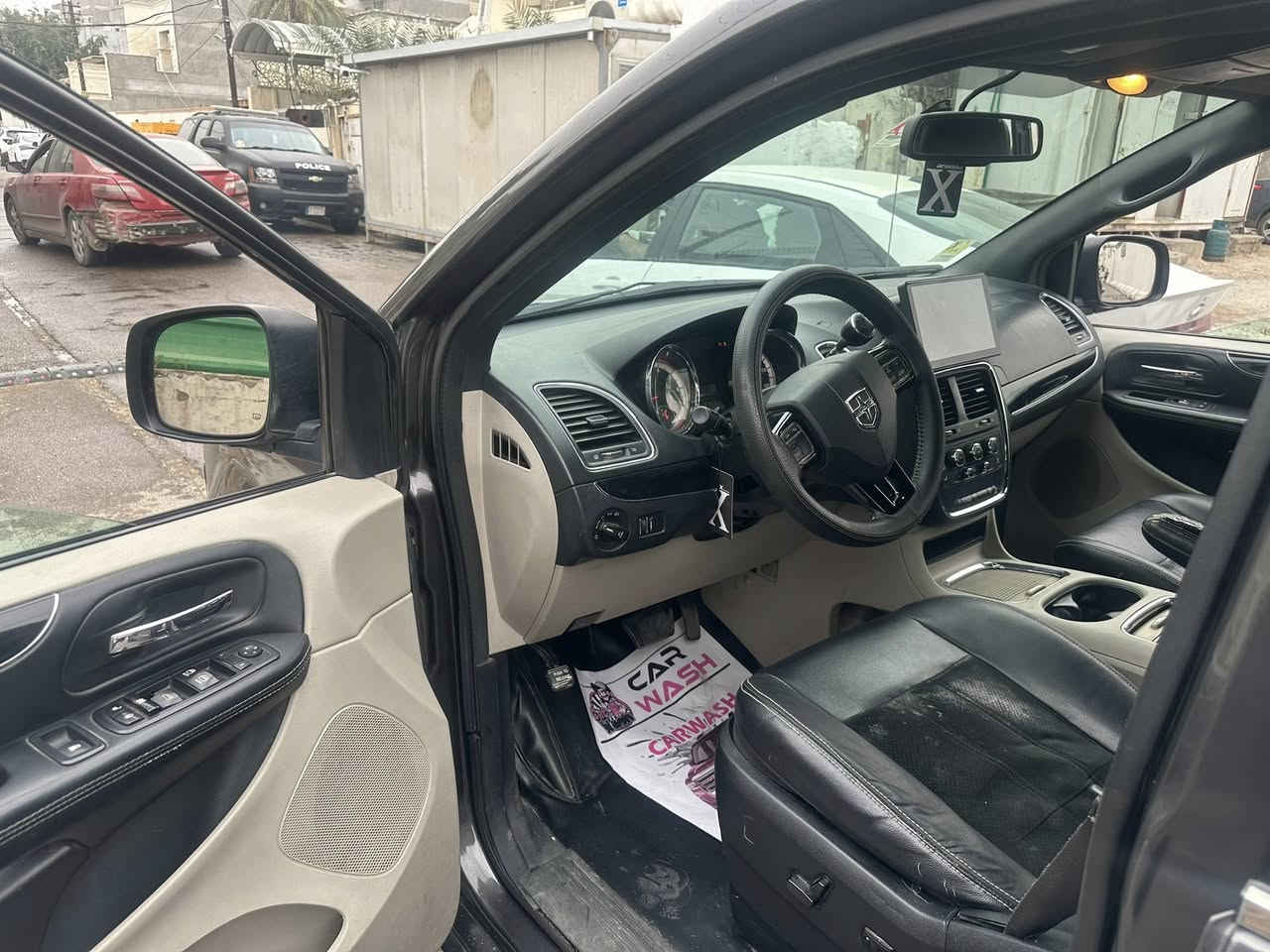 دوج كرفان موديل 17 رقم اربيل
فول حادث جاملغ خالفي
السعر 160 بيها مجال

***********
