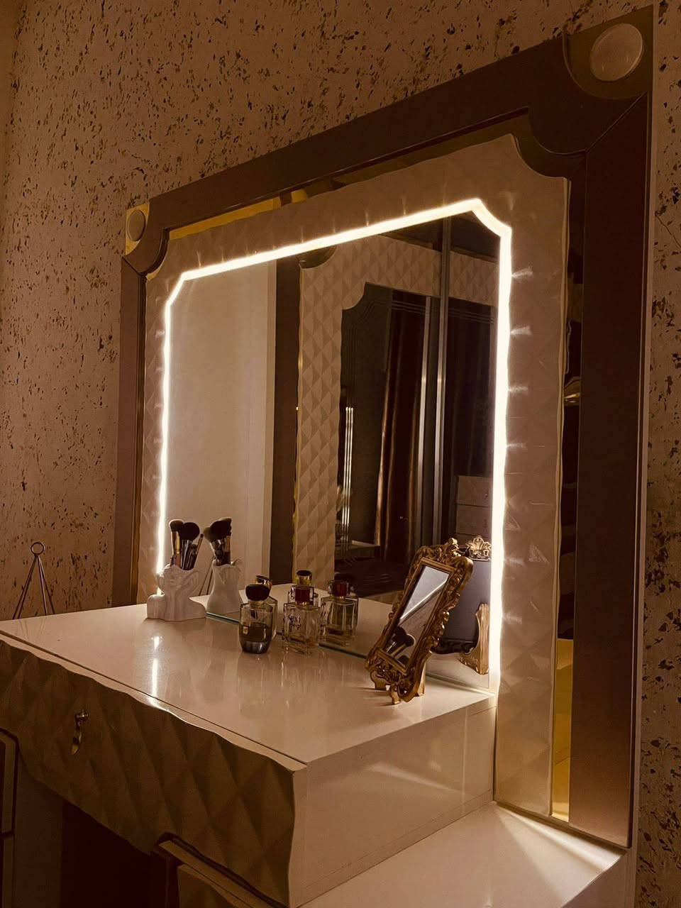 غرفه تركيه 8 قطع اناره سرير صوميا خشب . سعر 950 بغداد جسر ديالى


**إذا كنت صاحب هذا الإعلان وتريد حذفه لأي سبب، رجاءا أرسل رسالة إلى الدعم الفني**