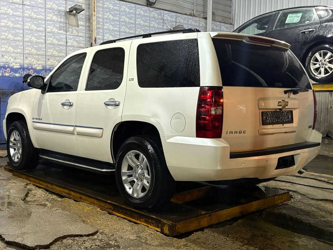 تاهو دخول سياحه
موديل 2008 فول LTZ سياره لون صدفي مغلفه اسود 

سياره جاهزه للاخير 

بغداد مدينه الصدر 

السعر 85
***********
