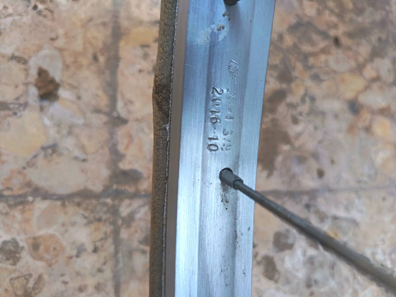 سلام عليكم بيسكل بناتي
 للبيع سعر 100 بيسكل نضيف مابي نقص  حجم 26 
موديل 2016 كلشي
 عنواني 
 بغداد سريع حي العامل الملحانيه
 رقمي ***********