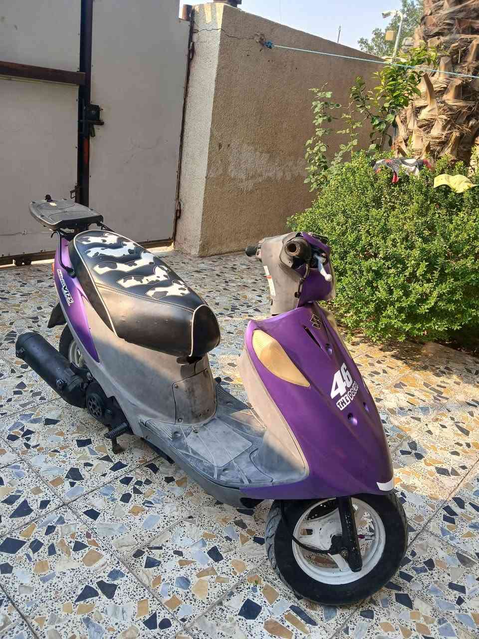 السلام عليكم ادرس قديم ياباني للبيع النضافه مثل ماموضحه بالصور  بيهه انذار سرقه نوزلها كلش حلو مضروبه رايمر فقط تخم تاير جديد سرعه ومعدل مكينه تخبل الدراجه نصبتهه احلا من الصور مكاني كوت الزهراء وهذا رقمي للاستفسار اتصال الخاص مغلق ***********
