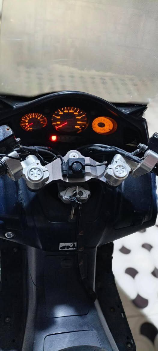 سلام عليكم عليكم سلفر ونج 600 مكينه جديده كلاجات جدد تأيرات قايش كله جديد ومثل مشوف بصوره نقصه بس دبلات امامي الباقي مكفول مكاني بابل ***********
