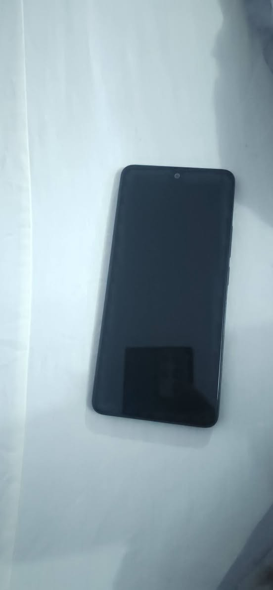للبيع - Xiaomi Redmi Note 13 (نظيف جداً - استعمال سنة) 📱✨
التفاصيل والمواصفات:
​الحالة: مستعمل بحالة ممتازة جداً (نظيف جداً)، استخدام سنة واحدة فقط.
​الذاكرة والتخزين: 256 جيجابايت مع رام 8 جيجابايت.
​الأداء: يدعم تشغيل الألعاب على 60 فريم (سلاسة عالية).
​المعالج: سناب دراجون (Snapdragon) لأداء مستقر وسريع.
​البطارية: 5000 مللي أمبير (أداؤها ممتاز جداً).
​الملحقات:
✅ الشاحن الأصلي.
✅ كفر  حماية.
✅ لزقة شاشة (حماية).
​💰 السعر: 175 ألف دينار.
📍 المكان: ذي قار - الغراف.
​📞 للتواصل والاستفسار: ***********
