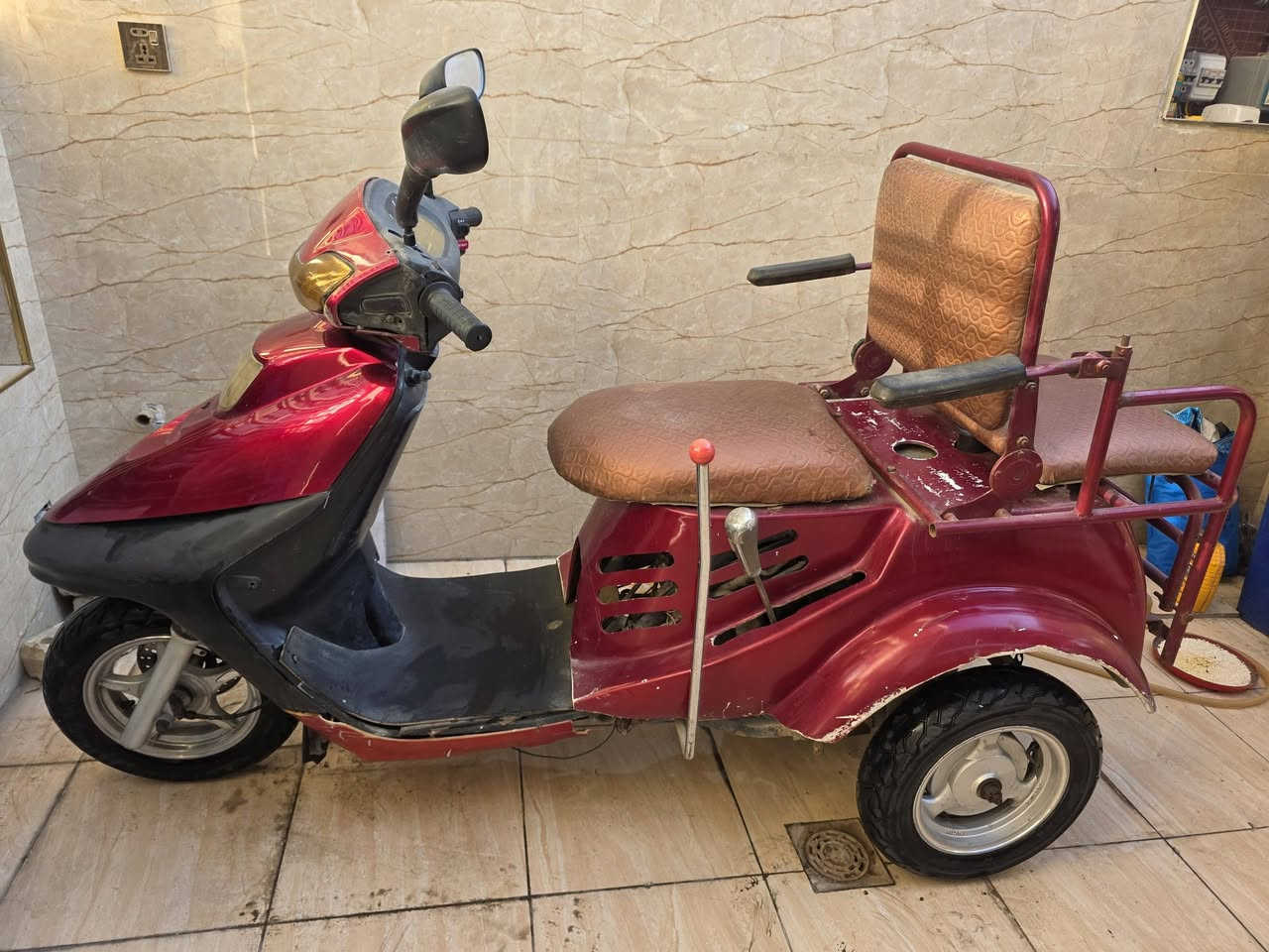 السلام عليكم
دراجة معوقين بنزين للبيع.
العنوان بغداد مدينة الصدر 
للاستفسار والسعر اتصل على ***********
