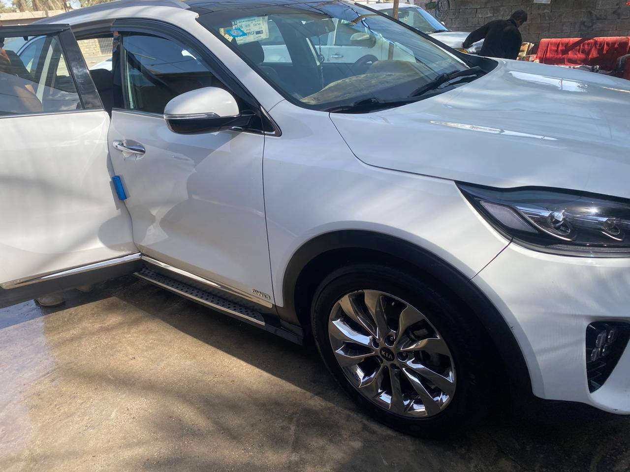 سلام عليكم سورنتو موديل 2018 فول مواصفات
.بانوراما
.مرايات شفط
.اشاير ترحيب بل مري وبل يدات
.اربع انضمه
.كشنات كهرباء
.كشنات تدفئه تبريد
.نوع خليجي 
.سبعه راكب
.ويل كب كروم
.بصمتين
كتلوكات مالتها موجوده
ماشيه 81الف حقيقي 
واكو ضربه بل باب مال سايق ماشرلك عليها بل صوره وكذلك مخليلك سونار بل صور  السعر(255)وبيها مجال الاستفسار الاتصال علا هاذا الرقم***********
