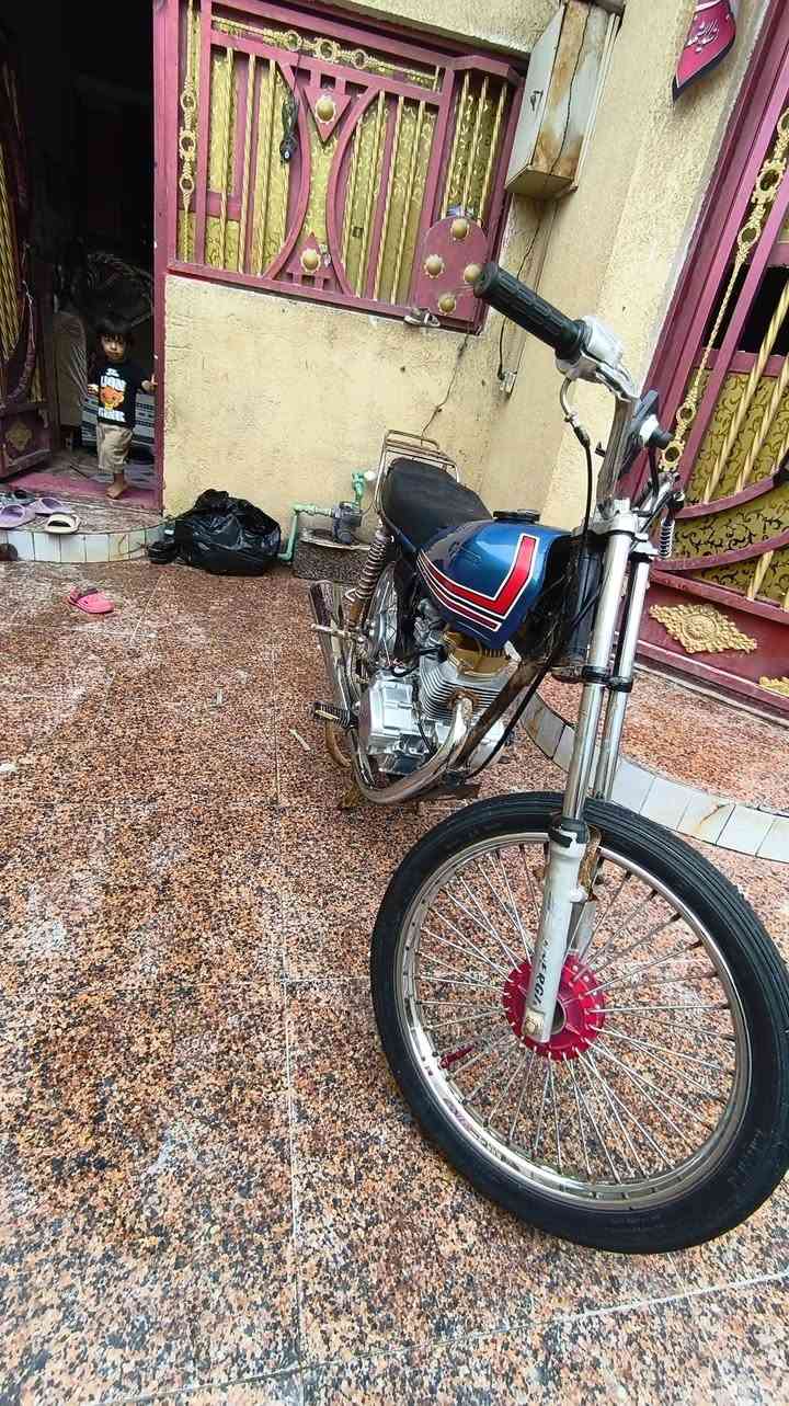 سلام عليكم دراجه إيراني للبيع كلك محرك جديد ويلات جدد دراجه نضيفه المكان البصره شط العرب الجزيره السعر 475 وبيها مجال قليل الرقم ***********
