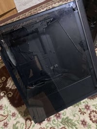 عندي هاذ كيس pc  ثنين عندي اسود معا 4 مراوح قيم واخذ   رقمي 0776742441...