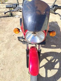 دراجة بوكسر • نظيفة • بدون أوراق