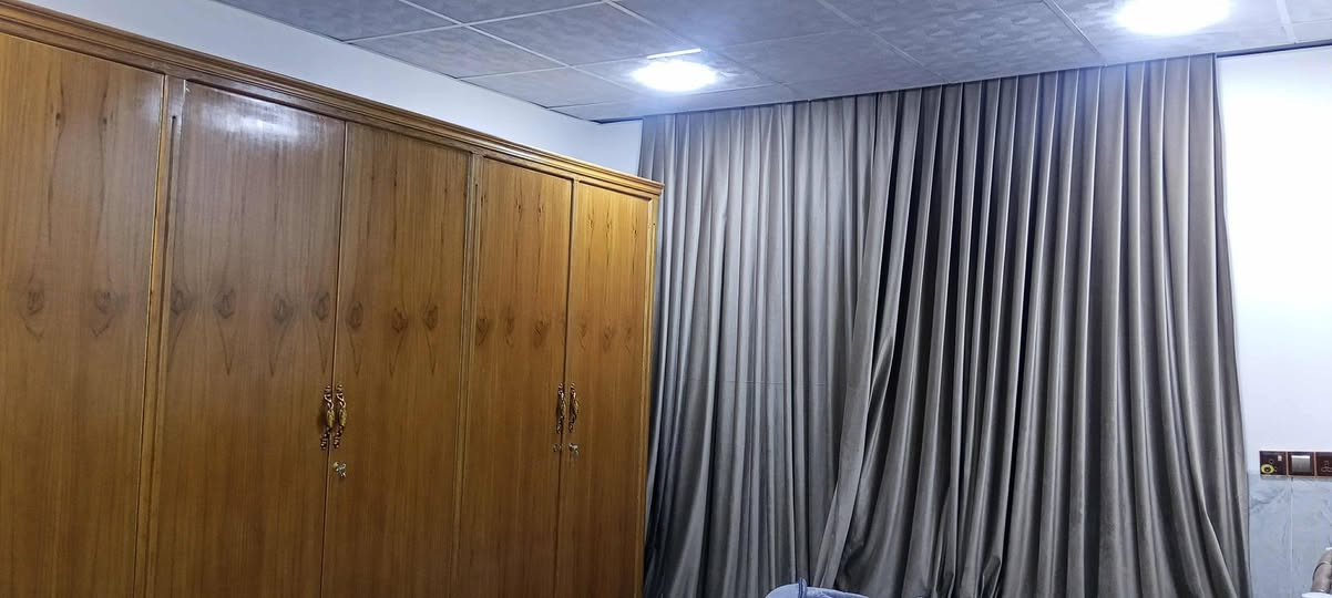 بيت للبيع طابو صرف 200م
الجمعيه شارع البو سيود قريب للشارع

طابقين

الأول غرفتين وصاله ومطبخ حار بار واستقبال وحديقة وطارمه وصحيات خارجية وداخليه 

الطابق الثاني اربع غرف نوم

***********
