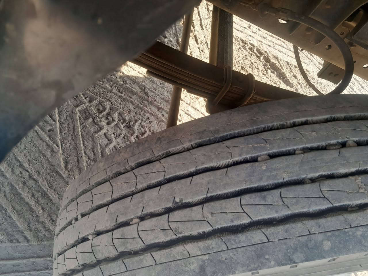 هينو نيسان للبيع طول ٦ وربع بلادي مكينه ١٢ ولف رقم واسط سنويه ماصاقطه ***********
