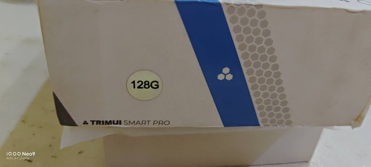 ​🎮 للبيع: جهاز الألعاب المحمول TRIMUI SMART PRO (شبه جديد) سعره 70 معه توصيل
جهاز ألعاب كلاسيكي مميز بتصميم أنيق ومريح، مثالي لمحبي النوستالجيا وألعاب ريترو. الجهاز بحالة ممتازة ومع كامل ملحقاته الأصلية والكرتون.
​📌 المواصفات والمميزات:
​الموديل: Trimui Smart Pro (TG5040)
​الشاشة: شاشة IPS بحجم 4.96 إنش بدقة ووضوح عالي.
​التحكم: عصا تحكم مزدوجة (2x Joystick) مع أزرار مريحة.
​الصوت: سماعات ستيريو مدمجة لتجربة صوتية مجسمة.
​الاتصال: يدعم الاتصال اللاسلكي (WLAN Versus) للعب الجماعي، ومنفذ شحن TYPE-C.
​الأداء: إقلاع سريع جداً (Fast Boot) ودعم تشغيل آلاف الألعاب الكلاسيكية بمختلف المحاكيات.
​📦 الملحقات:
​العلبة (الكرتون الأصلي).
​كابل الشحن ودليل المستخدم.


**إذا كنت صاحب هذا الإعلان وتريد حذفه لأي سبب، رجاءا أرسل رسالة إلى الدعم الفني**