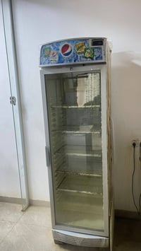 عارضه عمودي • ثلاجة