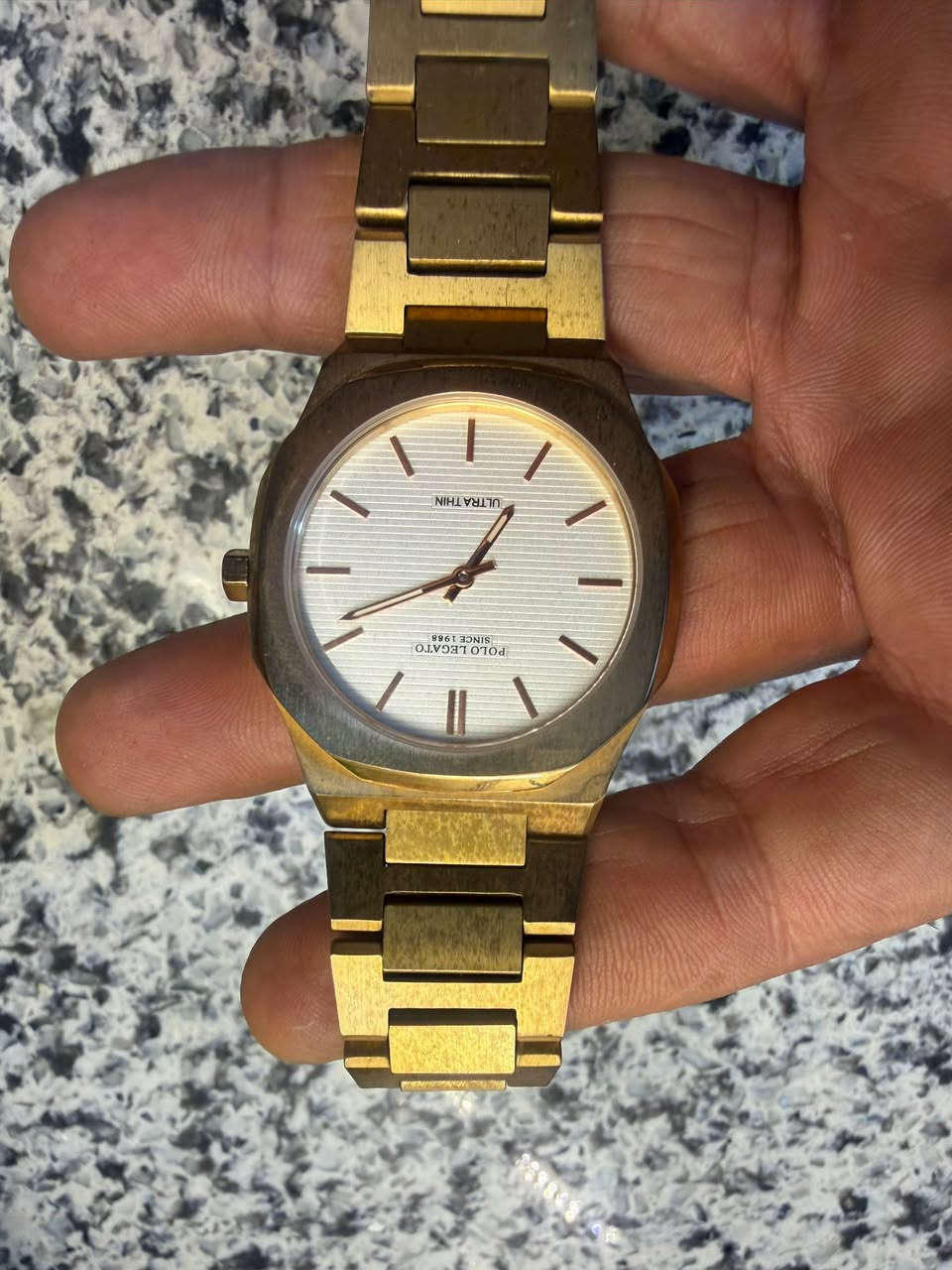 POLO LEGATO. ULTRA THIN
بسعر ٣٠ الف دينار  ، الساعة تعمل بشكل ممتاز 
يوجد فديو توضيحي في التعليقات


**إذا كنت صاحب هذا الإعلان وتريد حذفه لأي سبب، رجاءا أرسل رسالة إلى الدعم الفني**