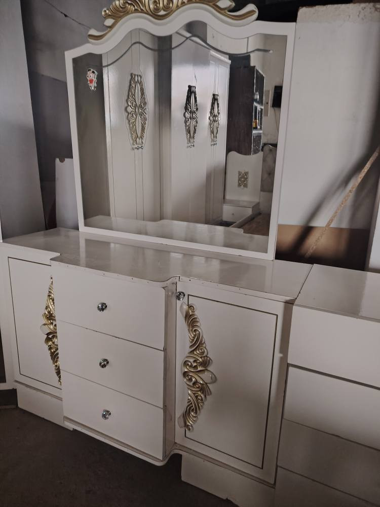 غرفة نوم تركي ٧ قطع ٦ ابواب اي عيب ما بي عنوان دهوك سيميل مسيريك شارع العام رقم الهاتف
***********
*********** سميل, دهوك
