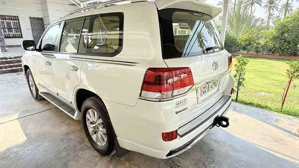 السلام عليكم للبيع لاندگروز موديل 2017 محرك 8سلندر 4600مكفوله كفاله عامه ماشيه 128000سياره حلوه وايت ادشن المرغوب  السعر 490ورقه مكان السياره صلاح الدين الضلوعيه ***********@@***********
