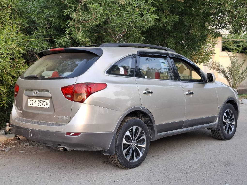 السلام عليكم للبيع او المراوس هونداي فيركروز ٢٠٠٨ وارد خليجي فول مواصفات  
فتحه 
كشنات جلد + كهرباء 
سبعه راكب ٣ قطع تبريد 
مكينه وكير خير من الله تخم تاير جديد صدر امامي خلفي جديد سياره جاهزه السعر ٩٣ وبيها مجال
مكاني بغداد
رقم الهاتف *********** بغداد, العراق
