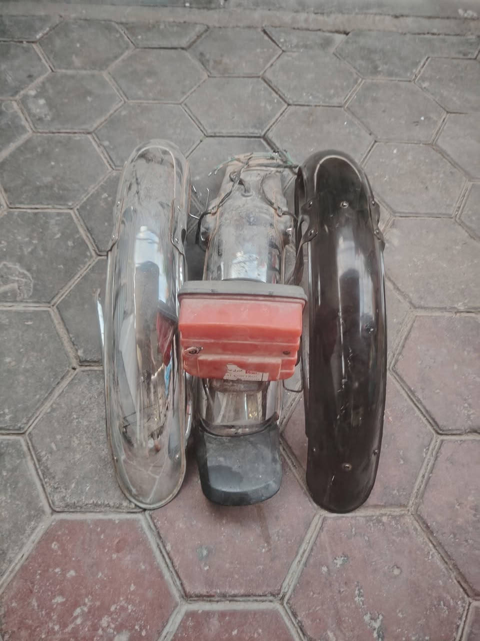 سلام عليكم غراض نضاف مكينه ما مفتوحه السعر 250وبيهن مجال الرقم ***********
