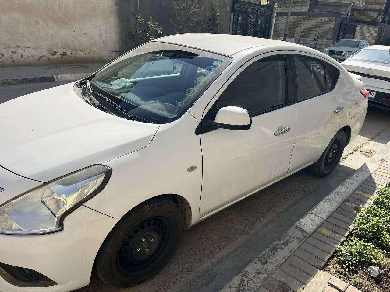نيسان صني الهندي مديل 23 بيه بارد بجاملغ مال العبري ومارت بصفحت السايق ل4اصابع وكم ملاحضه بسيطه السعر 115 وبيه مجال 
***********
