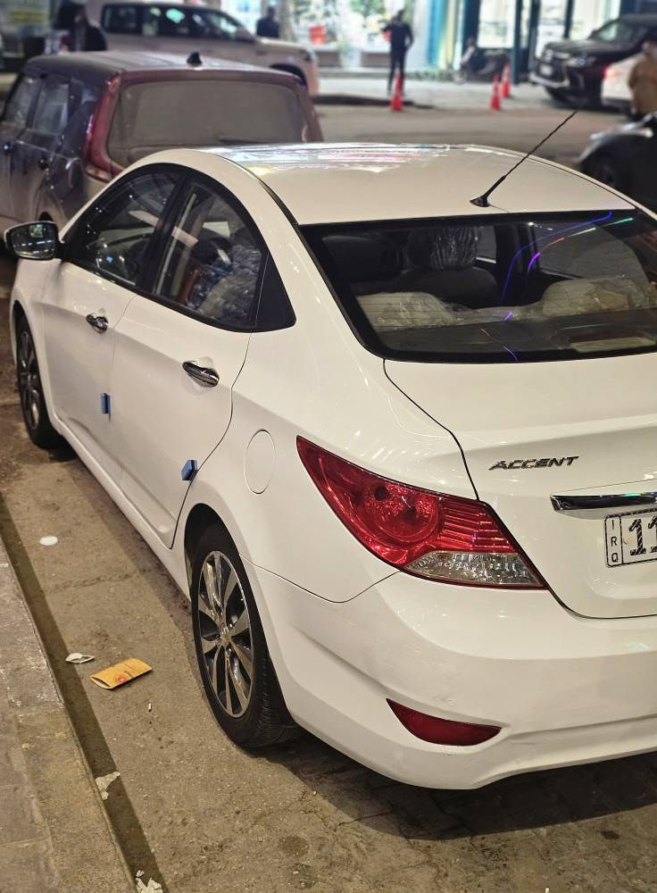 أكسنت خليجي كارتون 2015 صبغ باب فقط بدون معجون اثر شخط سعر ١١٤ ماشيه ٨٦ الف للستفسار ***********
