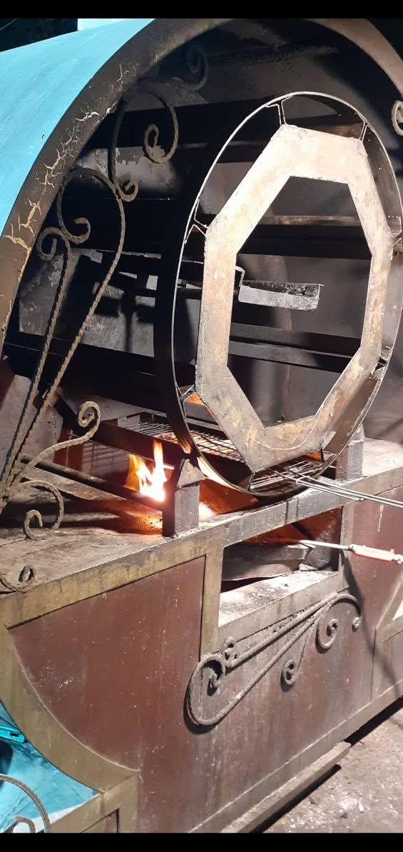 شوايه حطب للبيع  السعر ٥٠٠ وبيها مجال الاتصال على هذا الرقم ***********
