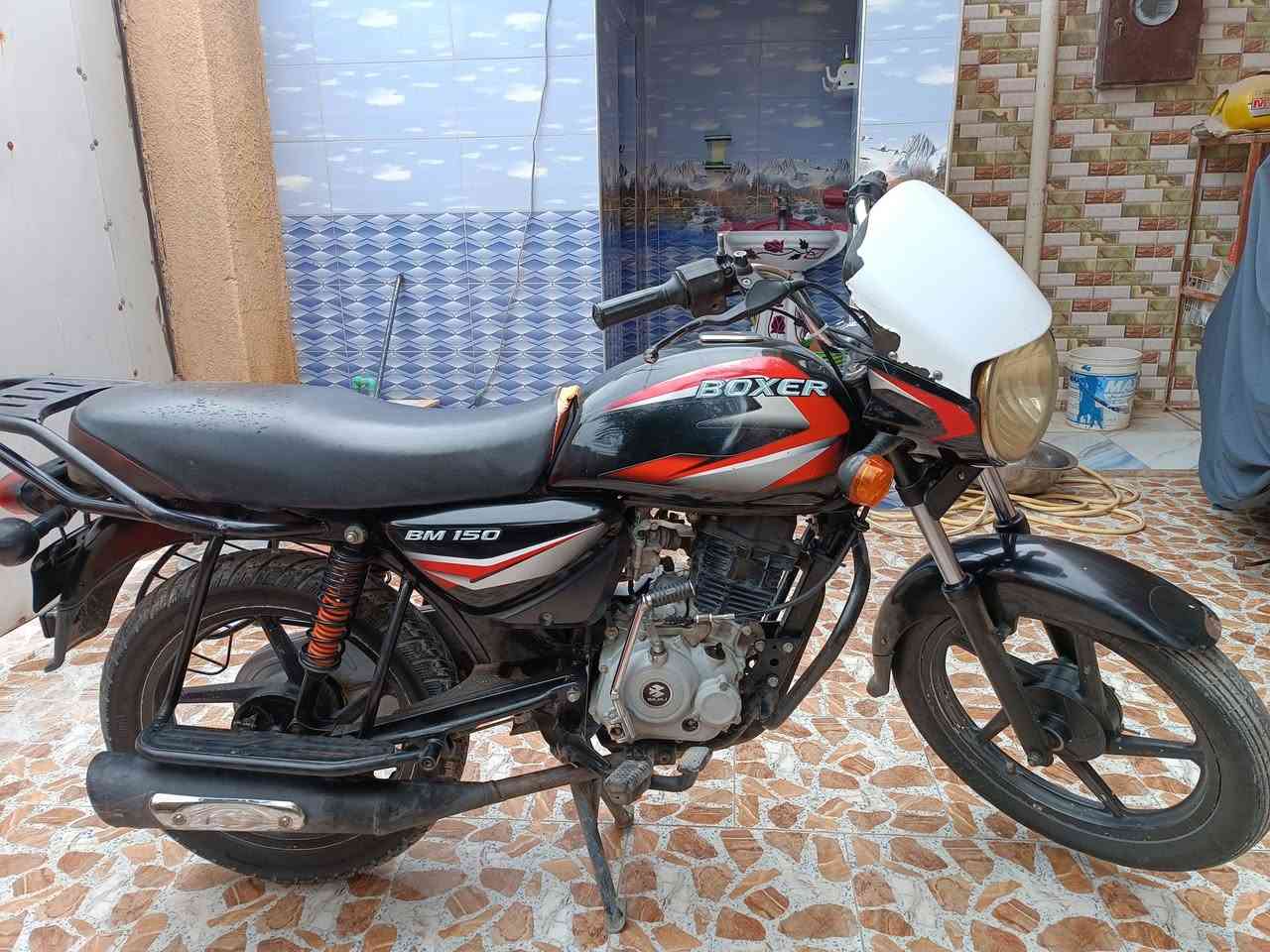 السلام عليكم دراجه بوكسر للبيع موديل ٢٠ نضيفه سعره ٩٧٥ وبيه مجال اليريده ايدك ***********
