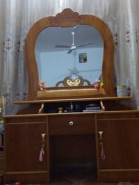 يوجد غرفة اخشاب للبيع نضيفه  مستعجل عل بيعتهه لمعرفة السعر والتفاصيل ا...