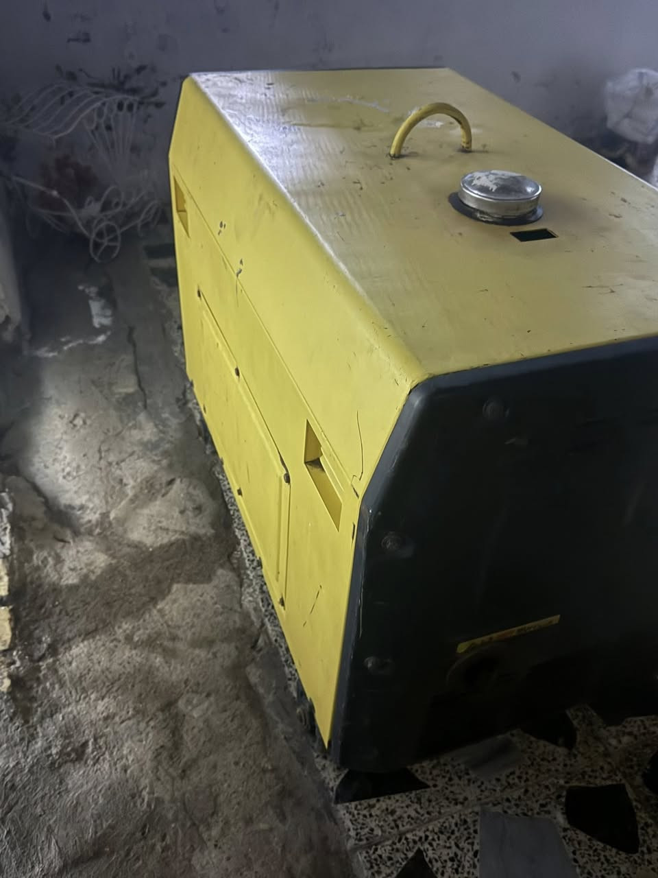 مولده  كاز .كاتم .  7 كيفي 28 امبير . مولده كلش نضيفه مستخدمه شي قليل  بلاديه مداخله اي تصليح نكره بالتشغيل على وضع لشركه . اخت الجديده 
مكاني شعب شارع مدارس. بغداد سعر800
للاتصال  ***********
