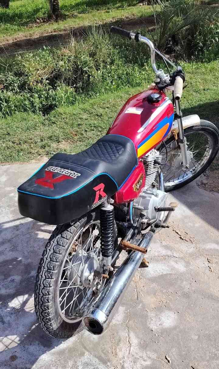 سلام عليكم دراجه موديل عشرين اللبيع كلك مكينه ناعمه مفتوحة بس بستم  لمكينه زنجيل خير من الله ولمو شراي لا يراسنلي بس يسءل لشراي بي خير ويدلل  مستعجل علا بيعته المكان شطره رقم ***********
