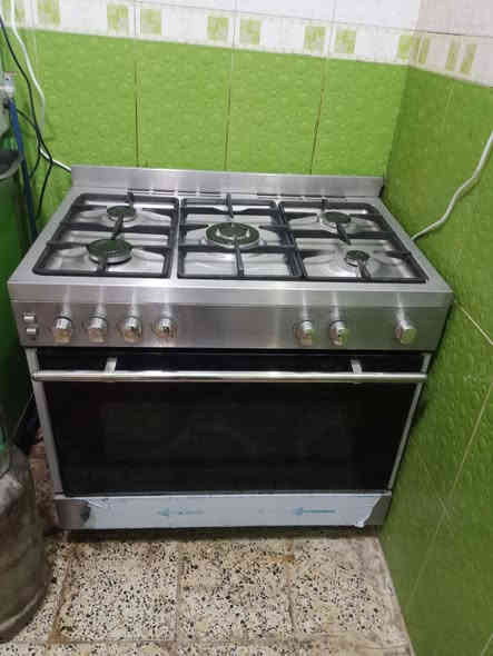 طباخ ايطالي نظافة 90٪السعر 300الشراي يتصل ***********
