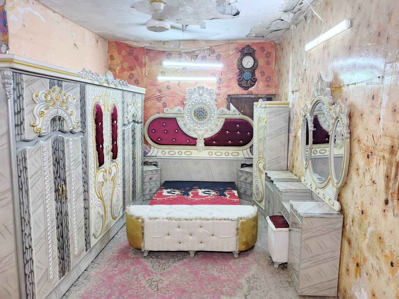 غرفه اخشاب ست ابواب ملحق للبيع السعر 650صاج خشب عراقي الزاويه كنتوريه موديل حديث زائد شازلونه العنوان بغداد وكو توصيل انتصال ***********متواجد وتساب
