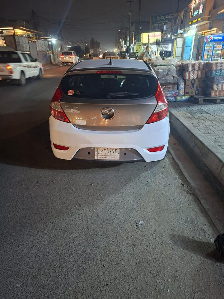 اكسنت هاج باك موديل ١٣ محرك ١٦٠٠  جيتي اي صدر جديد دواخل نضيف تخم تاير نضيف تبريد شغال  ينرادله ترتيبات بسيطه رقم بغداد شرط التحويل السياره بسم بنيه السعر ٧٥ ورقه وبيه مجال ما متواجدين على فيس الاتصال بالرقم ***********
