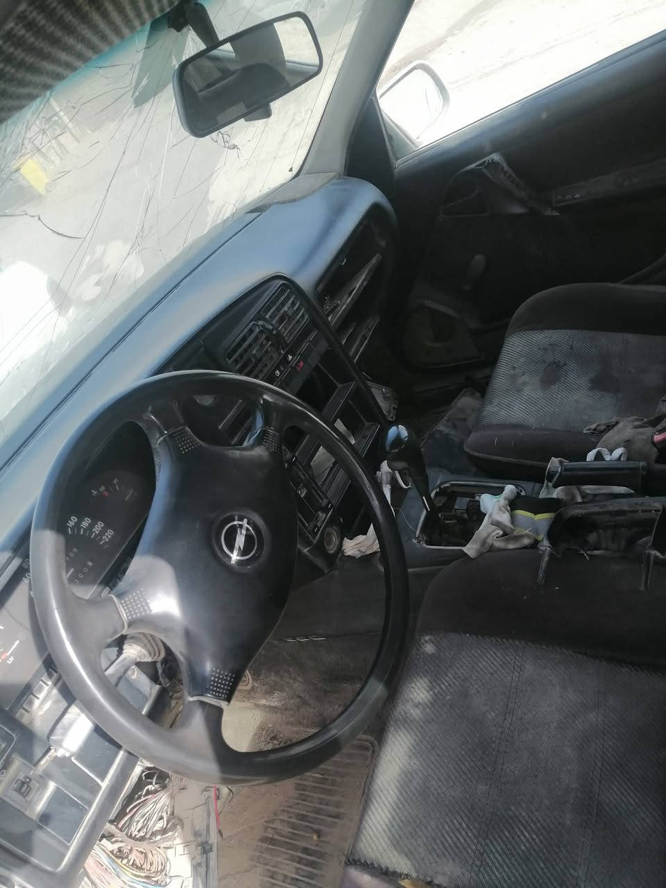 السلام عليكم اوبل اوميكا رقم مثنى سنويه لغايه 24 محرك مايشتغل كير اتوماتيك راعيها موجود ابيع رقم السعر 10 أوراق الاتصال *********** مكاني ناصريه
