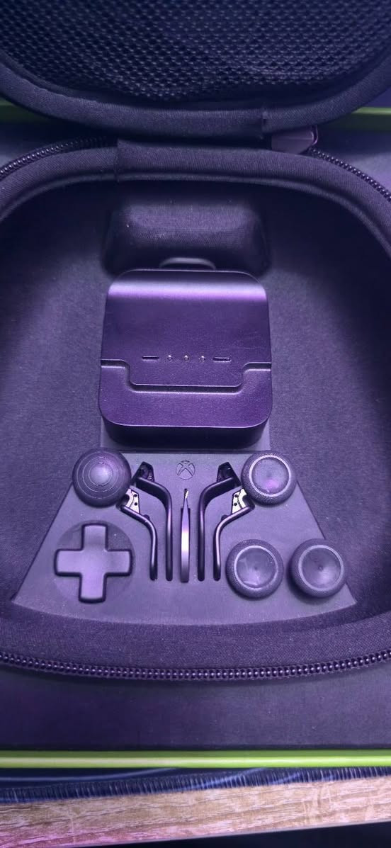 السلام وعليكم 

جوستك Xbox Elite Series 2 للبيع 

مستعمل فقط يومين 

اخو الجديد 

ملحقاته كامله 

سعر الجديد فوك 200 الف 

السعر خلي بل تعاليق اذا تريده


**إذا كنت صاحب هذا الإعلان وتريد حذفه لأي سبب، رجاءا أرسل رسالة إلى الدعم الفني**