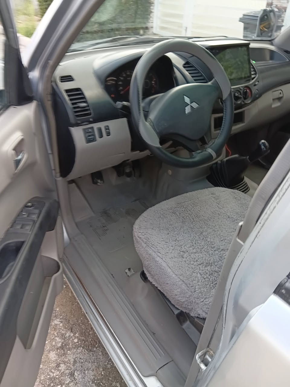 بيكم ميسيبوشي L200
2010 رقم ديالى سنويه ٣١ بأسمنا 
للبيع 78 ورقه وبيها شي قليل 
مصبوغه عام الضرر 
تكمه جهة باب سايق ونصف ااقماره فقط 
اثر سقوط شجره عليها باقي مكفول 
العنوان ديالى بعقوبه الحكيم 
*********** 
تبريد تدفئه 
كير عادي 
مكينه خير من الله 
اكسل كله نضيف 
مسويلها ادامه من نوزلات بلكات راديترات 
دهن درجه اولى تنضيف مكينه 
باتري جديد 
صدر جديد 
قوايش جديده
