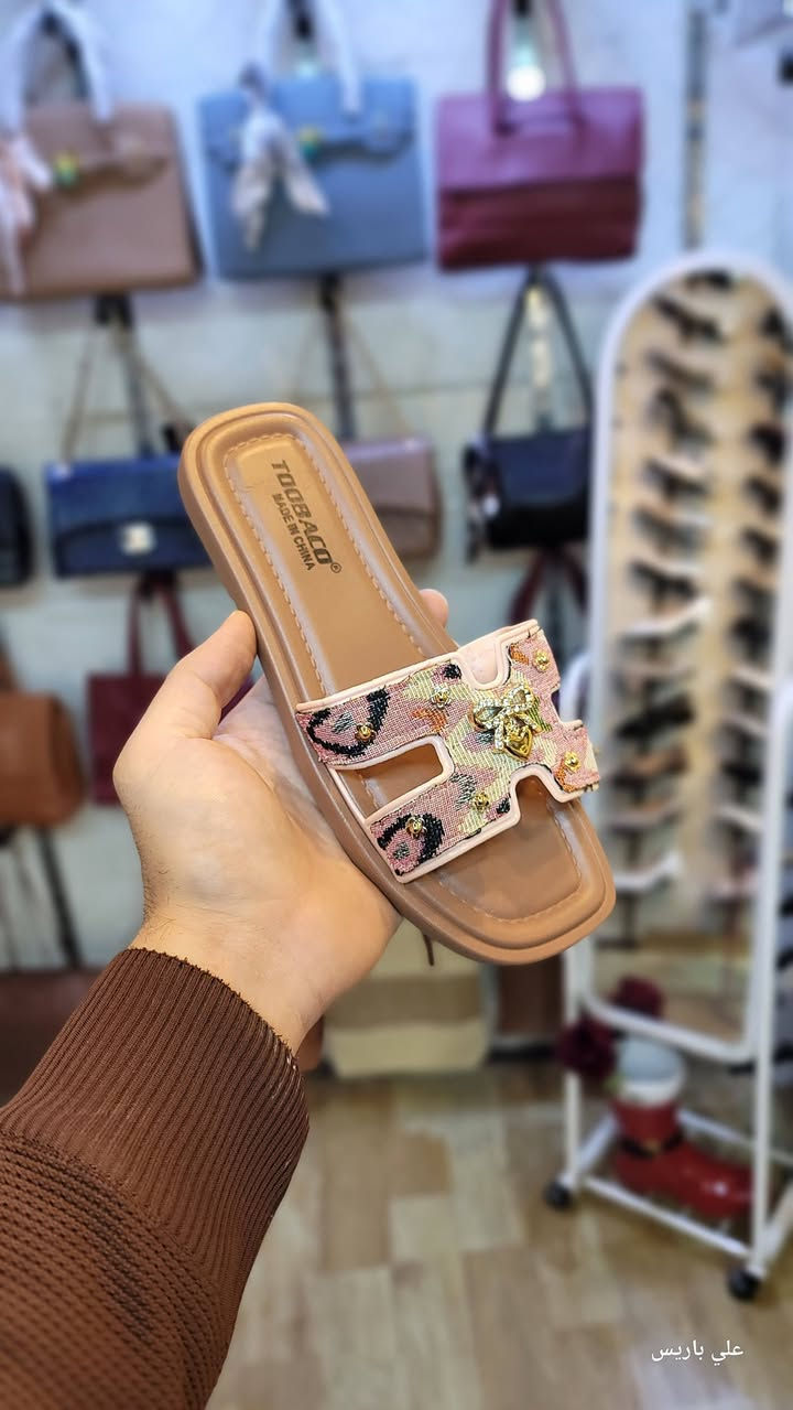 #جديد_علي_باريس✔️
سليبر نسائي كوالتي عالي  ..اناقة...شي راقي...
#السعر_5_الف_فقط
#قياسات_كاملة_٣٧_٤١
#العنوان_السوق_الكبير_مقابل_ازياء_الحاج_ممي_مقابل_ابودعاء_للفرفوري


**إذا كنت صاحب هذا الإعلان وتريد حذفه لأي سبب، رجاءا أرسل رسالة إلى الدعم الفني**