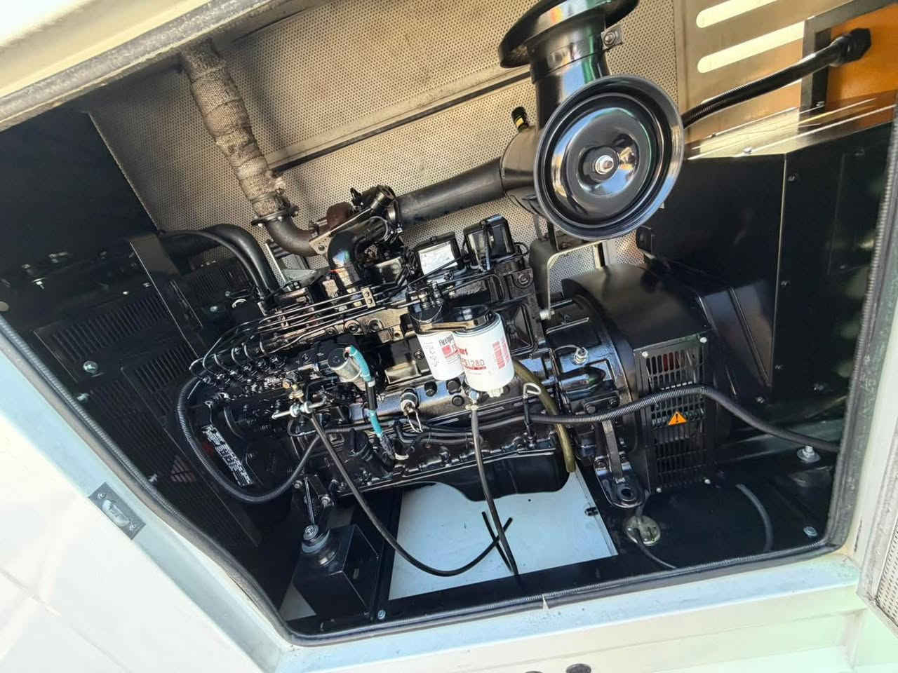 🔷نوع المحرك:كمنز امريكي اصلي وليس مجدد 🇬🇧UK
🔷القدره:110KVA
🔷المحرك:6بستم /سوبر/افتر كولو+چويتر
🔷عددساعات التشغيل:337ساعة⏰
🔷نوع الملف:ستام فورد انكليزي🇬🇧
🔷كاتم100%
🔷مع سسستم بروتكشن كامل للحمايه 
🔷مع خزان وقود
🔷☎️رقم الهاتف:0️⃣7️⃣8️⃣1️⃣2️⃣3️⃣4️⃣5️⃣2️⃣3️⃣2️⃣
🔷العنوان:بابل/الحله/الجزائر-مجاور مستشفى الحياة-ومقابيل ملعب الجزائر
🔷يوجد توصيل لجميع محافظات العراق 🇮🇶
