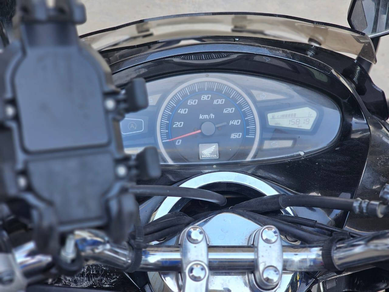 السلام عليكم Pcx الجيل  الاول حرف 🅰️ ياباني 🇰🇷
حساس ازدحام شغال 
الجامة تزويد والابلادية مالتهة موجودة 
صالنصة رياضي +كاتم صوت مميز 
لاايتات زينون ثلجي 
المري تزويد والبلاديات موجودات 
درع اسود +استاند موبايل جلاتين + تجوة 
بانزين فقط محسن⛽ ودهن كل 10 ايام ابدلة 🇩🇪
مكينة وكهربائيات وكفرات كفالة عامة💯 افحص وين ما اتريد 
برغي 🔩ما مفتوح 🔧🪛بيهة 
للعلم الدراجة ما غاسلهة ونشرتهة 
💵💵1️⃣2️⃣💵💵ورقة قفل 
مكاني بغداد الشعب شارع الصحة  ***********
