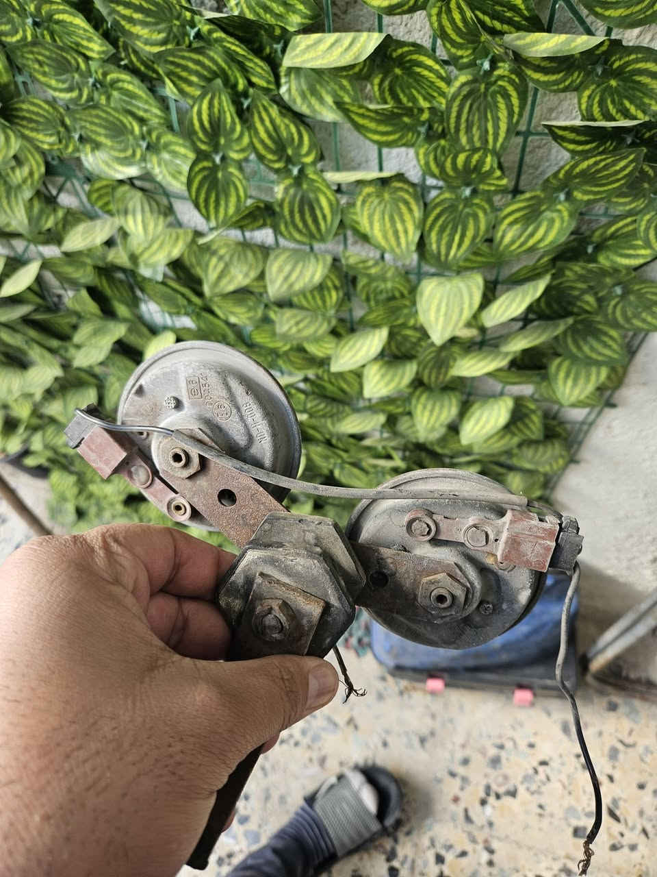 هورن سيدان اصلي فيشه حمره السعر ١٢٥ وبي مجال ***********
