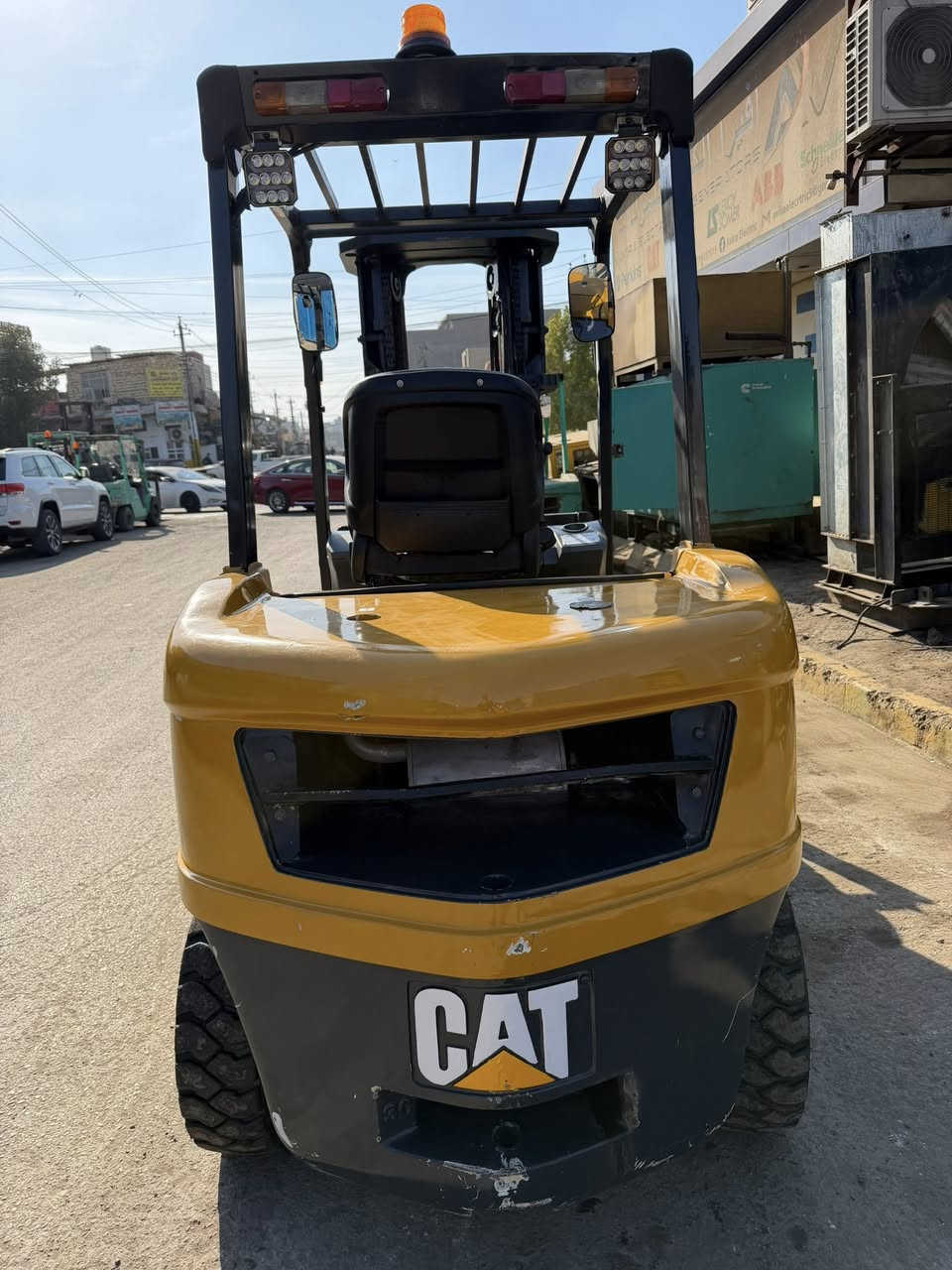 للبيع رافعة شوكية كتر بلر
▪️ الحمولة: 3 طن
▪️ السلايتات: 3
▪️ الحركات: 3
▪️ الإطارات: تخم تاير جديد
▪️ الكير والمحرك: مكفولين وعلى وضع الشركة
▪️ الأوراق: منفست شمالي – دخول جديد
▪️ الشوكات: حجم 170 سم أصلية
▪️ الحالة: نظيفة وجاهزة للعمل

📍 المكان: بغداد – الكرادة قرب مجمع مشن

📞 للاستفسار: ***********
