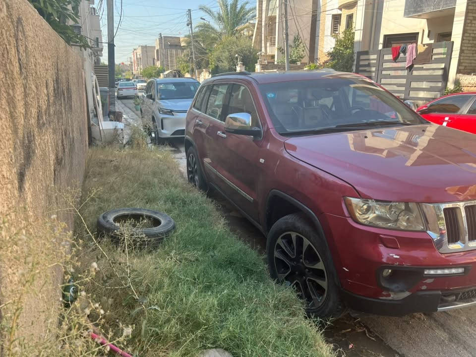 السلام عليكم من رخصة إدارة الكروب
سيارة جيب  خليجي فول مواصفات بانوراما بصمة  دخول ذكي بصمة تشغيل صندوك بصمة وكهرباء  وشفط  كشنات تدفئة وتبريد وكهرباء موديل 2013  مكينة 5700
بيها كم قطعه صبغ ابيع حزام مكفولة من التبديل والكص كل قعها بلادية ماشية 108 كليو متر حقيقة سعرها 115 ورقة مكانها بغداد البنوك ***********
