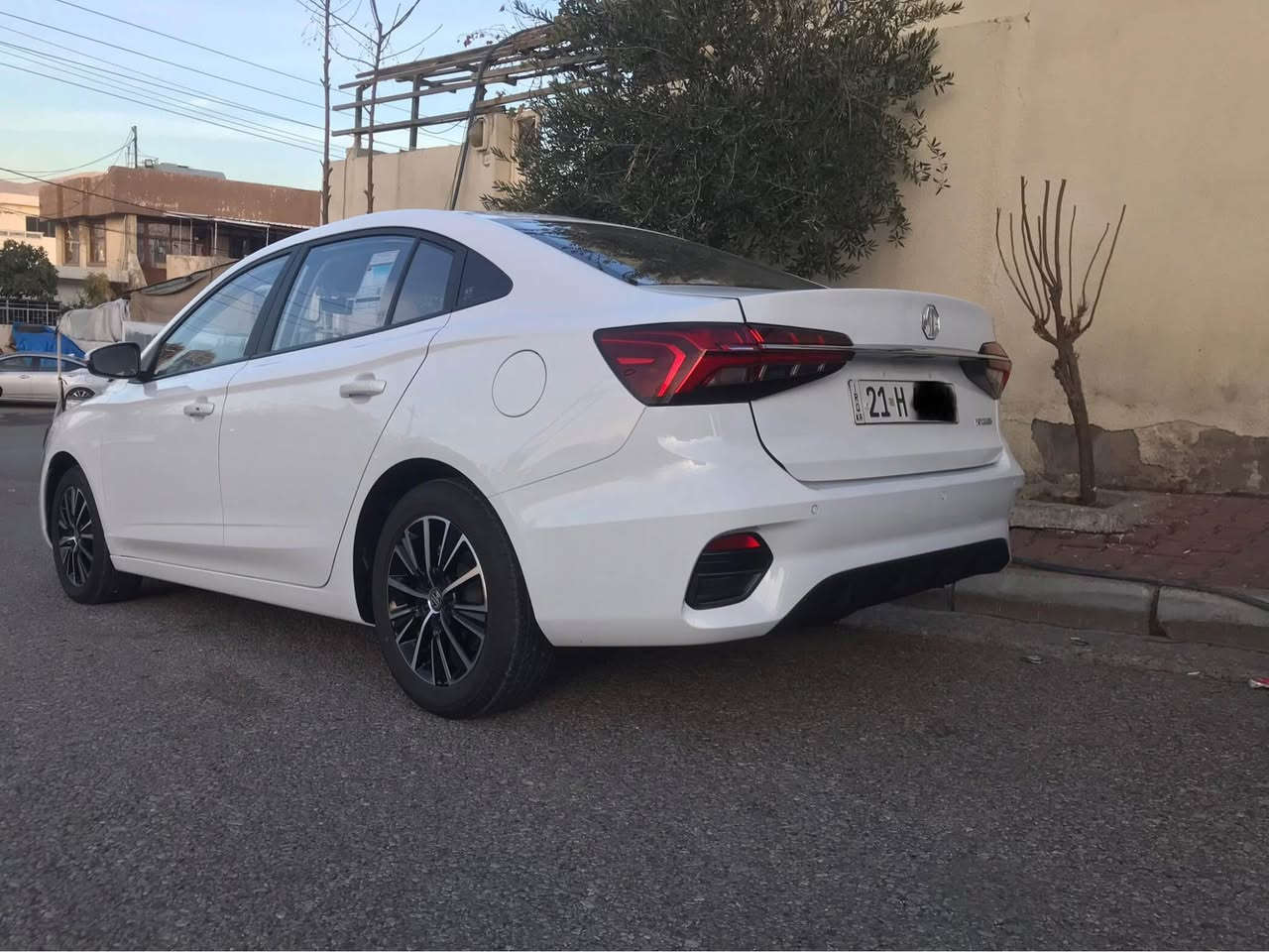 MG5 2025 شکڵ نوێ
نیو مواسەفات زەمانی شەریکە 6 سال
بەسمە 
برێک بەسمە 
ئۆتۆهۆڵد
یەدە بەسمە 
گێچ ئەلکترۆنی و ئاسایی
تەبرید لەمس
تەحدید سورعە
شاشە گەورە
گێڕ ئۆتۆماتیک 
چوار جام کارەبایی
ئاوێنە ئیشارەت 
لایت زینۆن و بلاجکتۆر زینۆن
نرخ:١٢٠  وەرەقە و مەجالێکی زۆر کەم 
***********
تێبینی: 6500 کم ڕۆشتووە 
ڕۆنی گۆڕاوە 10000 کم ی تێکراوە تاکو 15000 کم سێرڤسی ناوێت
بە ئەندازەی چوار پەنجە Pdr ی هەیە لە سنوقەکەی دواوە 
بۆیاخی نییە 
شوێن بەردێک بە چەمەلەغی سەکنەوەیە لە پێشەوە 
بەقەدەر سەرە پەنجەیەک ئەبێت لە تایەی سەیارە پەریوە بەری کەوتوە السليمانية, العراق
