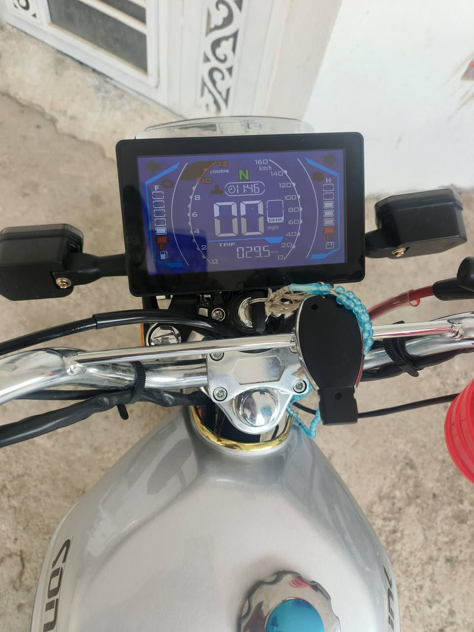 سلام عليكم
سيفان للبيع موديل 2025 دراجه بعدها جديده ومكفوله من كلشي اوراق دراجه شوفت عينك مكفوله من شخط 
سعر 900 وبيها مجال العنوان ديالى الخالص فلكه مصطفى جواد رقم *********** بي واتساب
