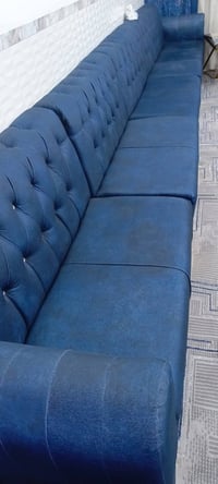 ديوان • ١٨مقعد