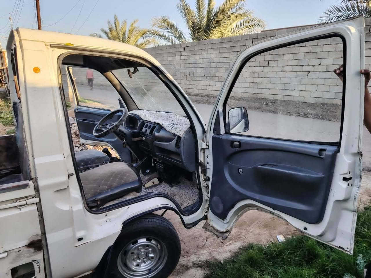 سلام عليكم للبيع هيفا جاهزه محرك كير صدر تخم تاير جديد كهرباء جاهزه كيجات كلهن شغال اوزاق موحوده واذا تريد وكاله هم موجود سعر ١٩ وبيه مجال مكاني بلد ***********
