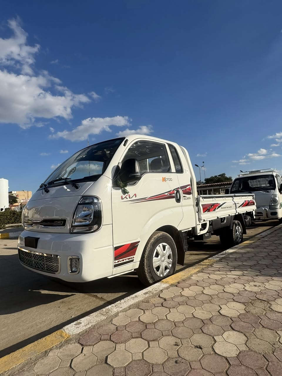 موديل 25 ماشيه 10 الالف كفاله عامه بس مقدار شبر بارد بالصفاحيه وما معدل موجود نفسه لان ما مبين مدوشمه ومطشته 
معروضه ب 168


**إذا كنت صاحب هذا الإعلان وتريد حذفه لأي سبب، رجاءا أرسل رسالة إلى الدعم الفني**