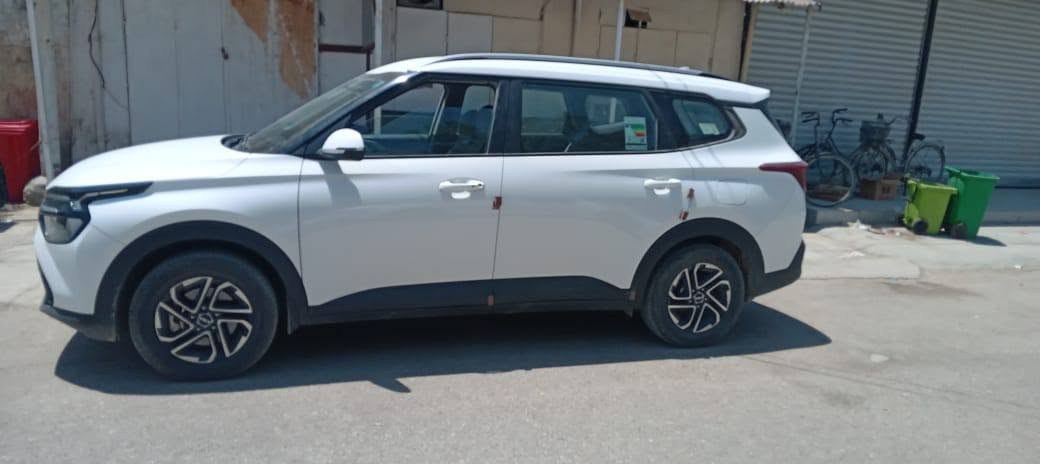 ## 🚗 **كيا كارنز 2024 - بحالة الزيرو!** 🚗
**للبيع سيارة كيا كارنز موديل 2024 بوضع ممتاز جداً ونظافة العارضة.**
### **أبرز المواصفات:**
 * **الموديل:** 2024
 * **الرقـم:** بغداد 🇮🇶
 * **السعة:** 7 راكب (عائلية ومريحة جداً)
 * **المسافة المقطوعة:** 16 ألف كيلومتر فقط (ماشية شخطة)
 * **الموقع:** محافظة ديالى
### **السعر والتواصل:**
 * **السعر:** **$17,200** (172 ورقة) — **وبيها مجال بسيط للطيبين** 🤝
 * **للتواصل والاستفسار:**
   * عبر المراسلة الخاصة بالصفحة 📩
   * أو الاتصال على الرقم: *************** 📞
> **ملاحظة:** السيارة جاهزة من كلشي والتحويل مباشر.
>
