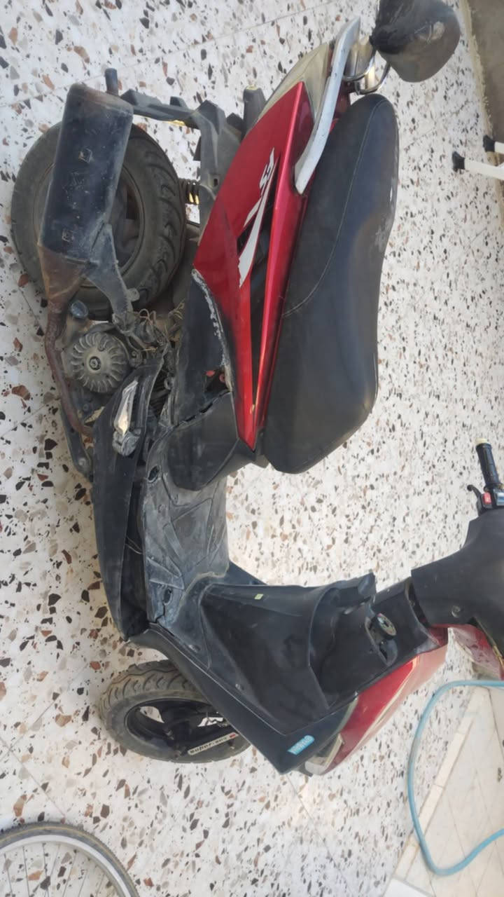 للبيع اي عيب مابيهن خاص مقفول اتصل عل رقم البايسكل ب40 الف ووالزنبور 120 الف ***********
