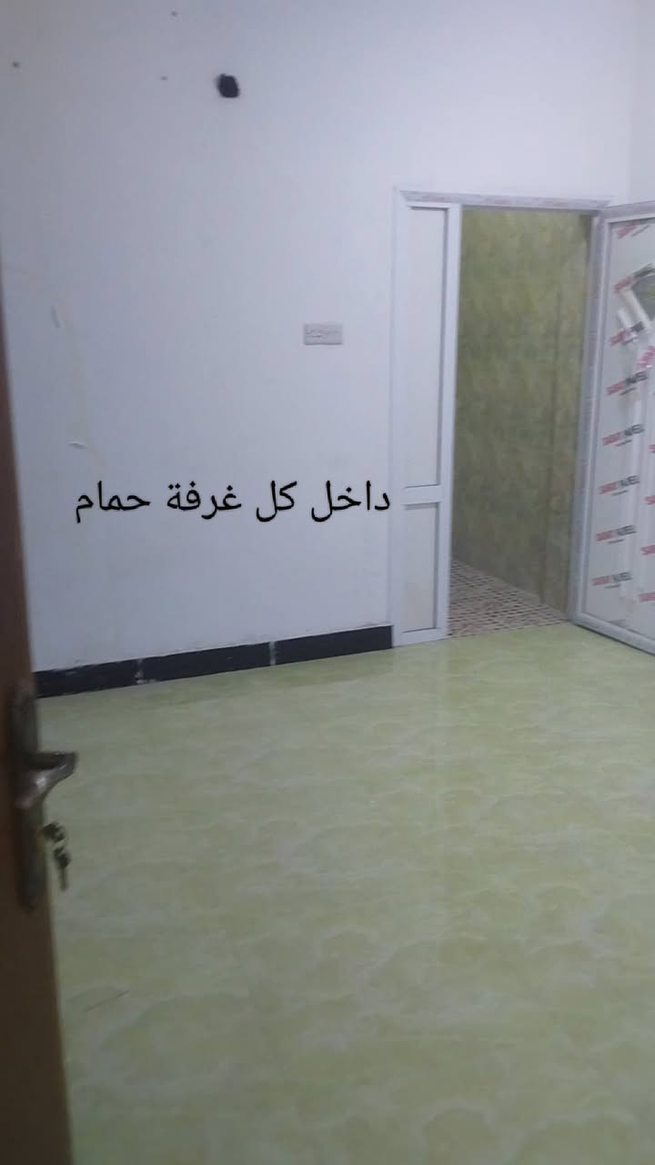 شقة ارضية 100 متر في منطقة الساعي من جهة الطويسة قريبة للشارع العام من الجهتين تحتوي على غرفتين + صالة + مطبخ وصحيات . الايجار 600 الف قفل . للمعلومات 
‏‪0771 244 6255‬‏
